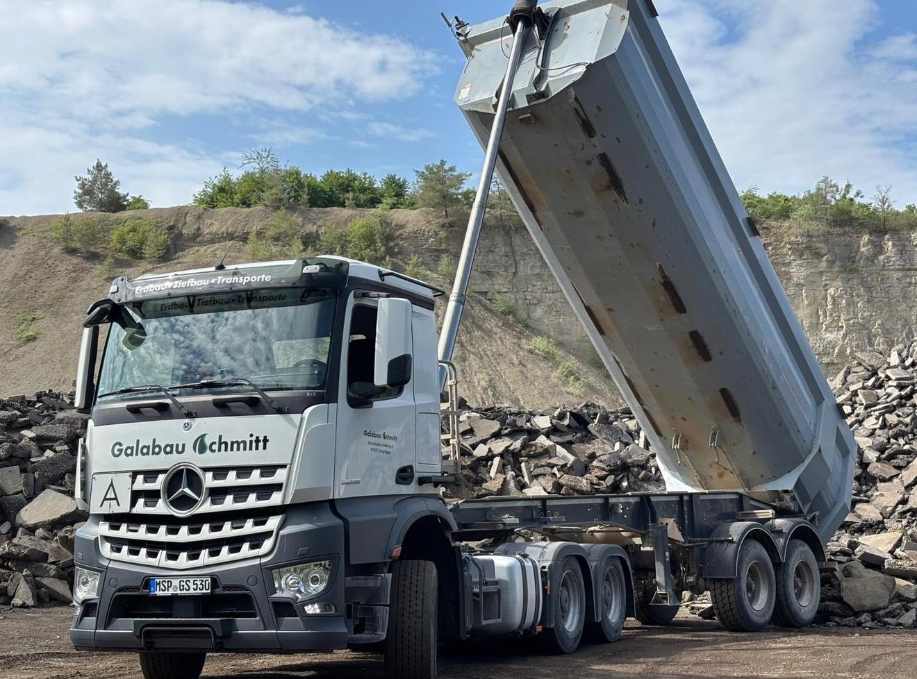 LKW beim Abladen in Würzburg